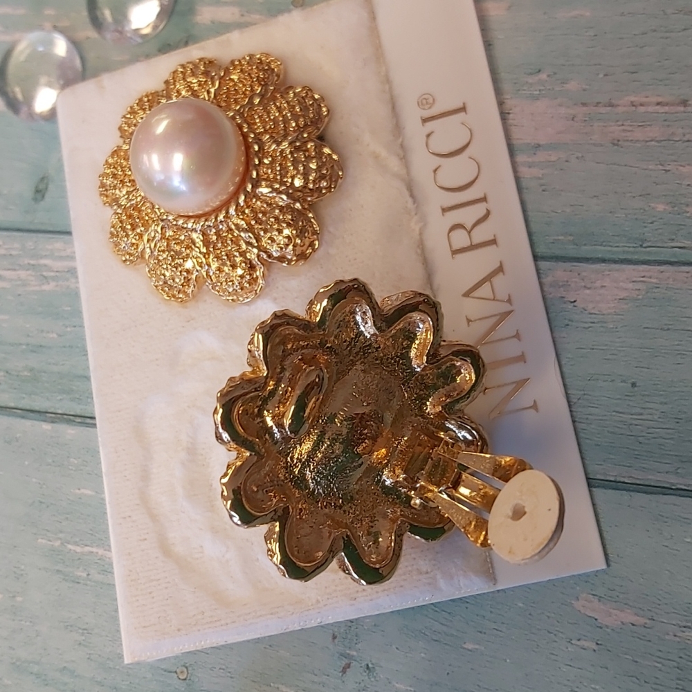 Nina Ricci Pearl Earrings - Picture 4 of 6